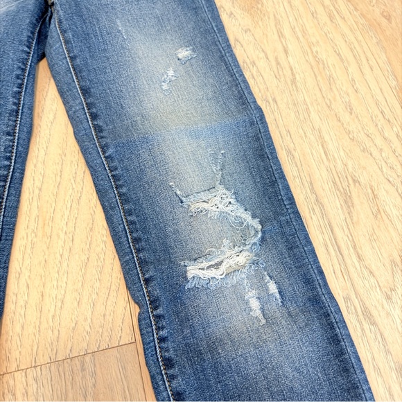 Judy Blue Destroyed Relaxed Skinny Jeans - Picture 6 of 8